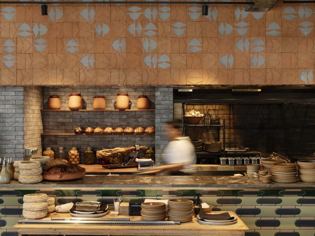 alma, feeds the soul, lifts the spirit...at alma we hope to do both, with inspiration from Andalusia, wanderlust, and the bold simplicity of home.